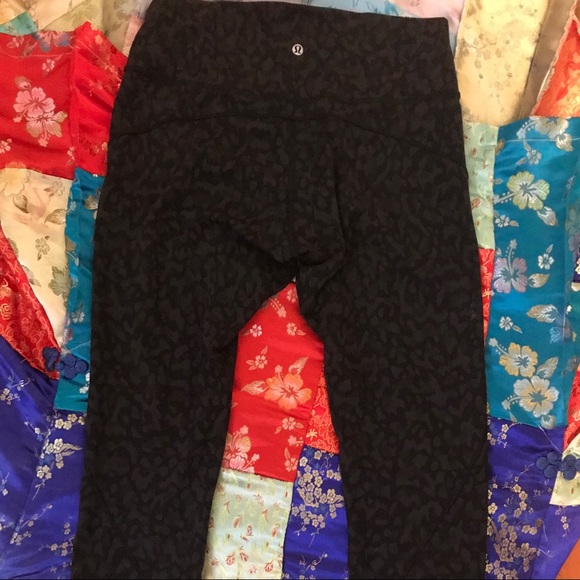 LuluLemons- IN MOVEMENT TIGHT 25" *EVERLUX - Picture 2 of 9